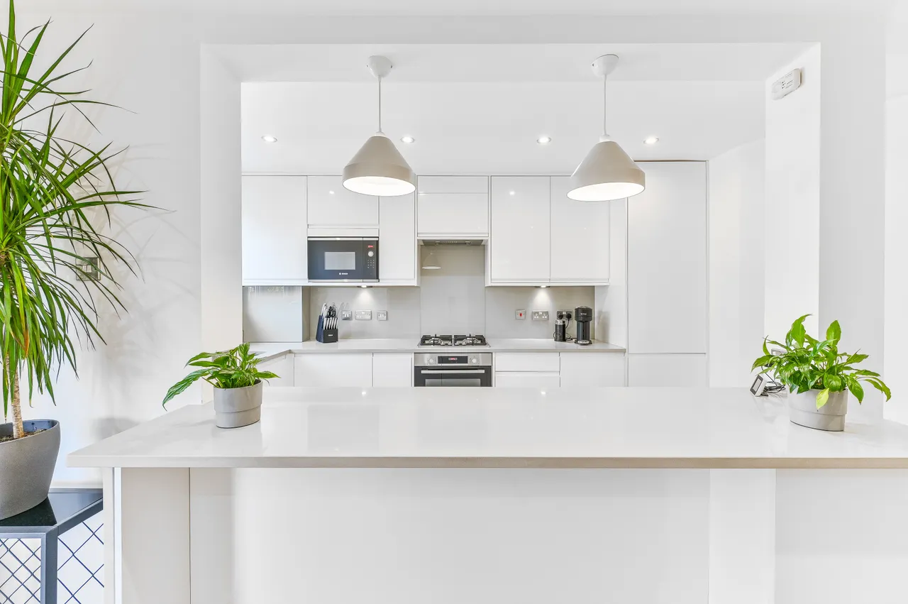 12 Dinsdale Gardens, London, photo 6