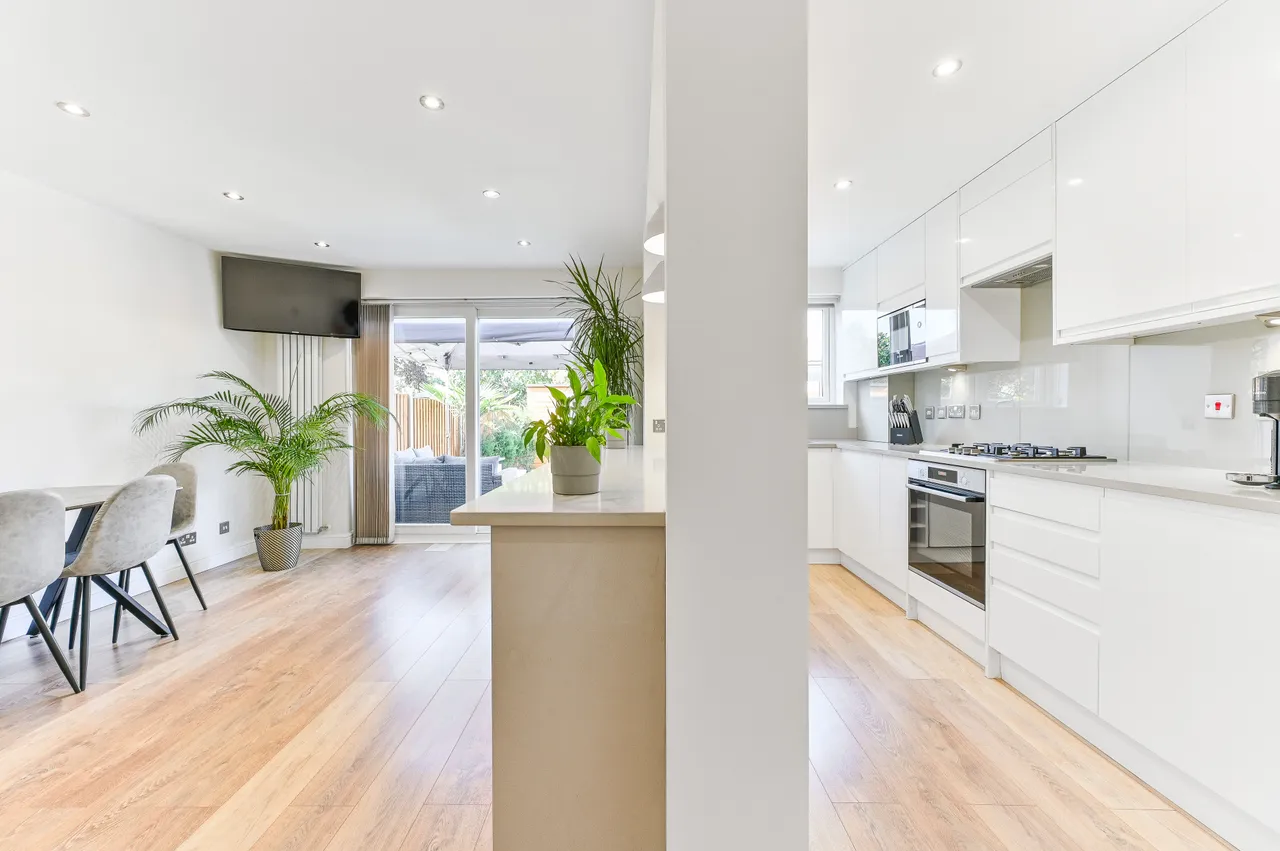 12 Dinsdale Gardens, London, photo 5