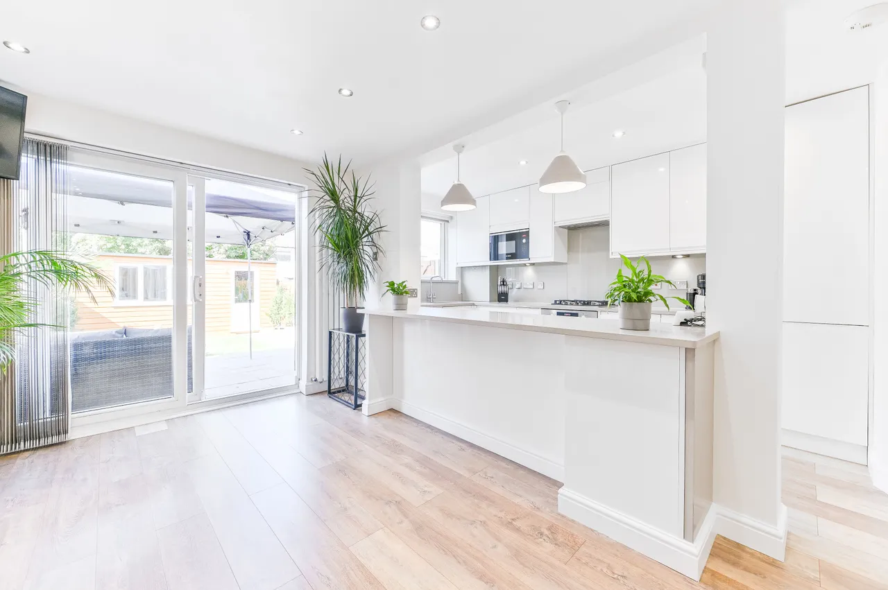 12 Dinsdale Gardens, London, photo 3