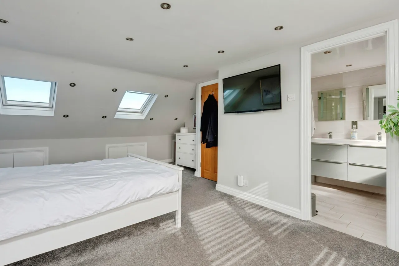 Cheyne Gardens, Liverpool, L19, photo 18