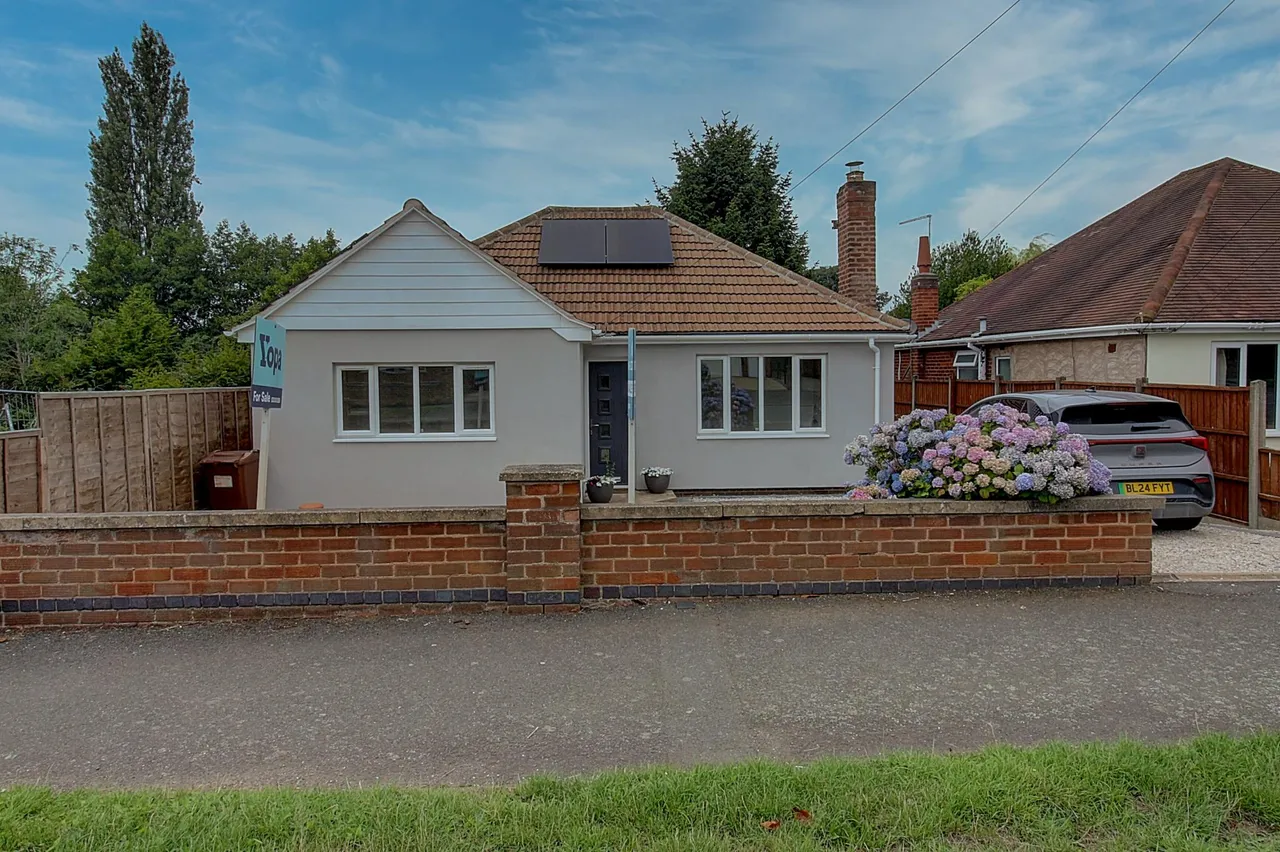 3 bed house for sale, Brookside, Burbage, LE10