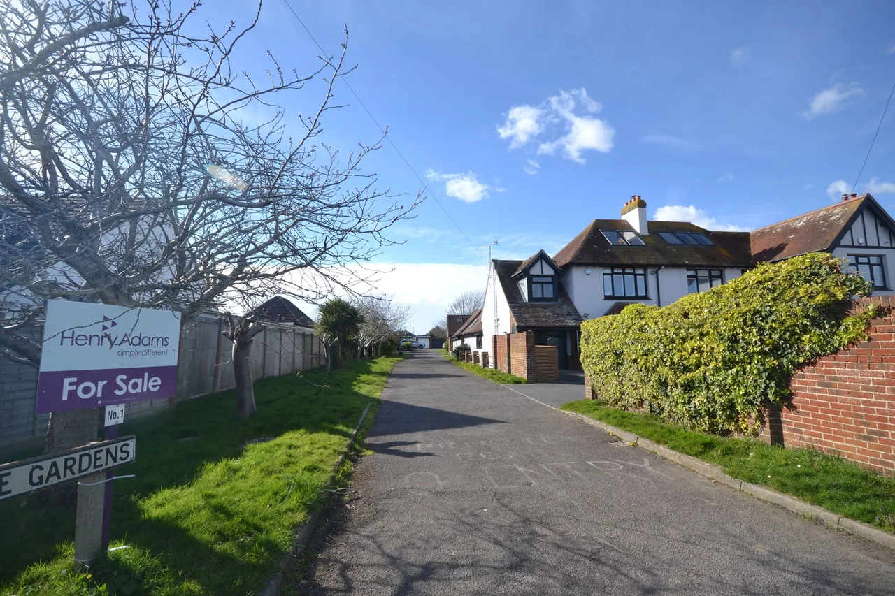 Chayle Gardens, Selsey, PO20, photo 17