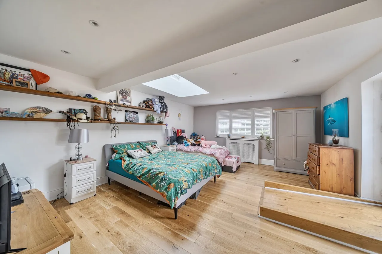 Robin Hood Lane, Chatham, ME5, photo 23
