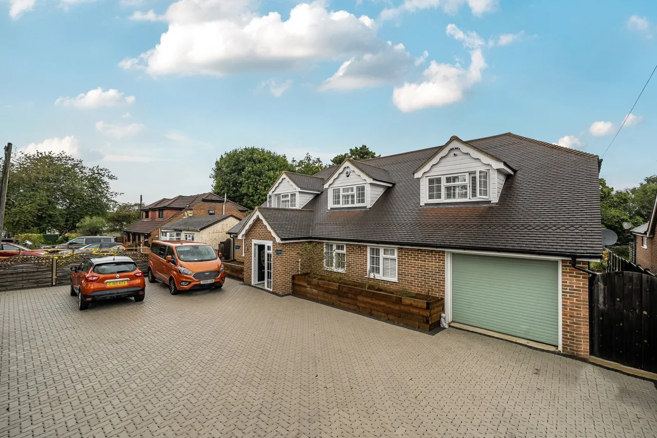Robin Hood Lane, Chatham, ME5, photo 16