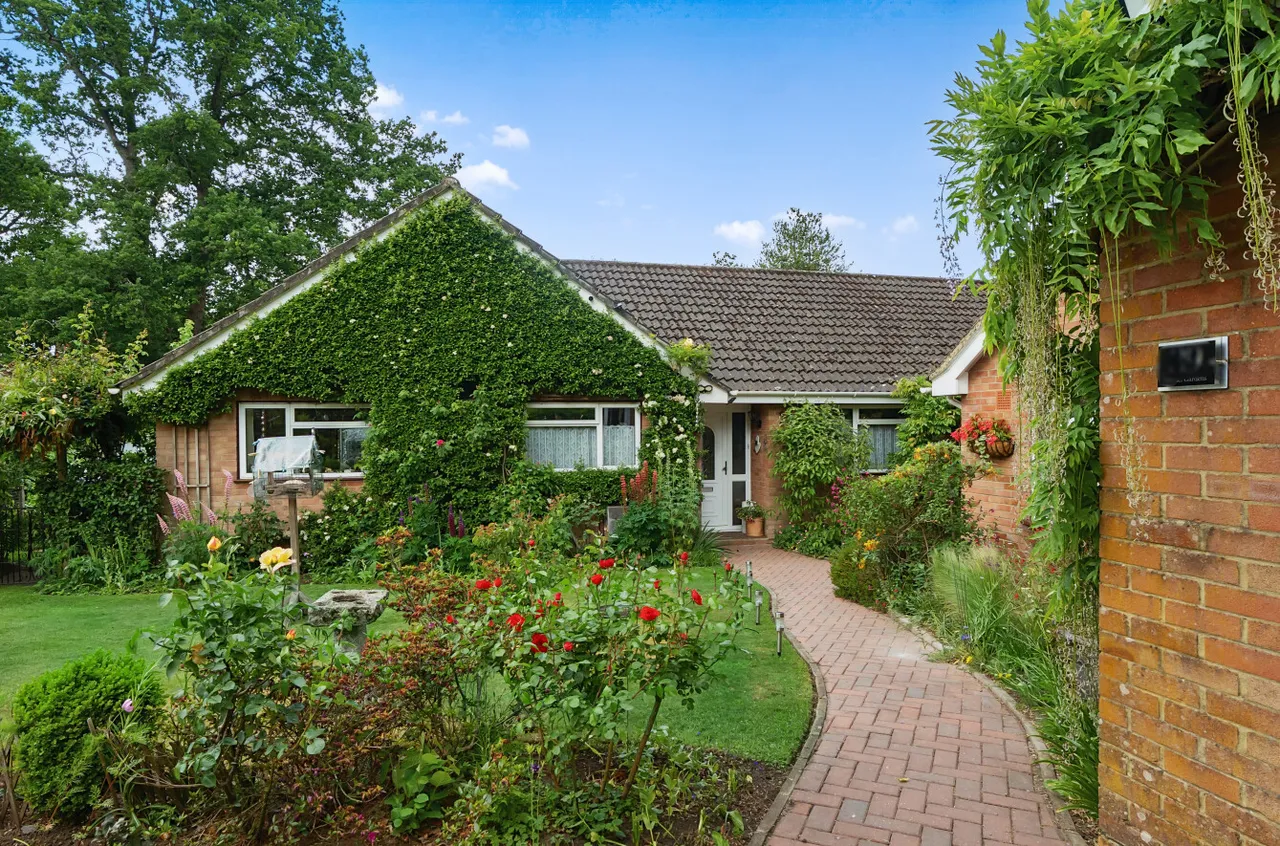 Chapel Gardens, Lindford, GU35, photo 31