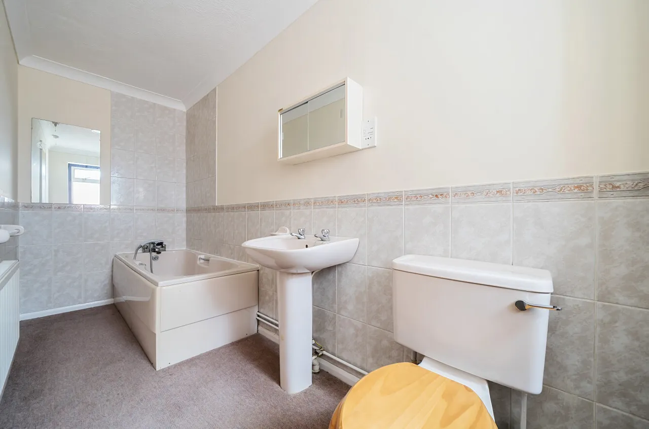 Chapel Gardens, Lindford, GU35, photo 21