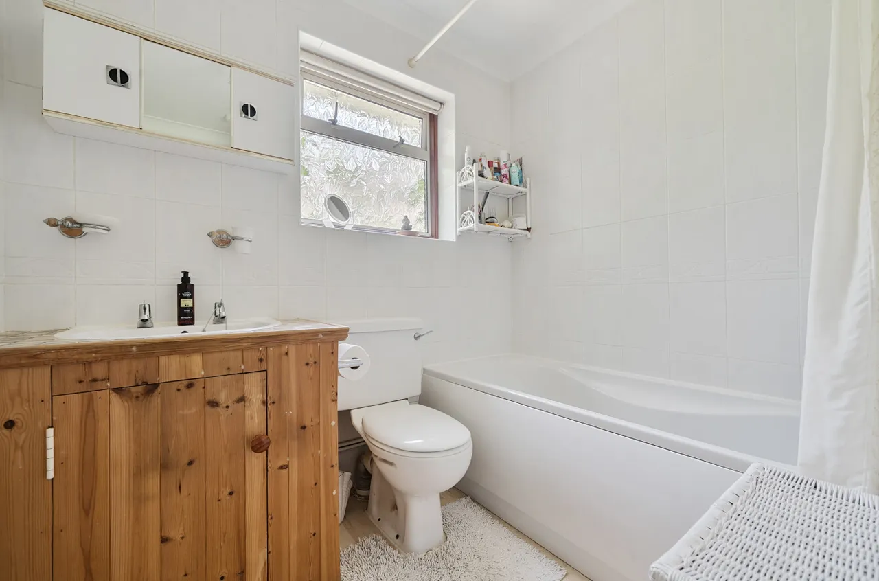 Chapel Gardens, Lindford, GU35, photo 26