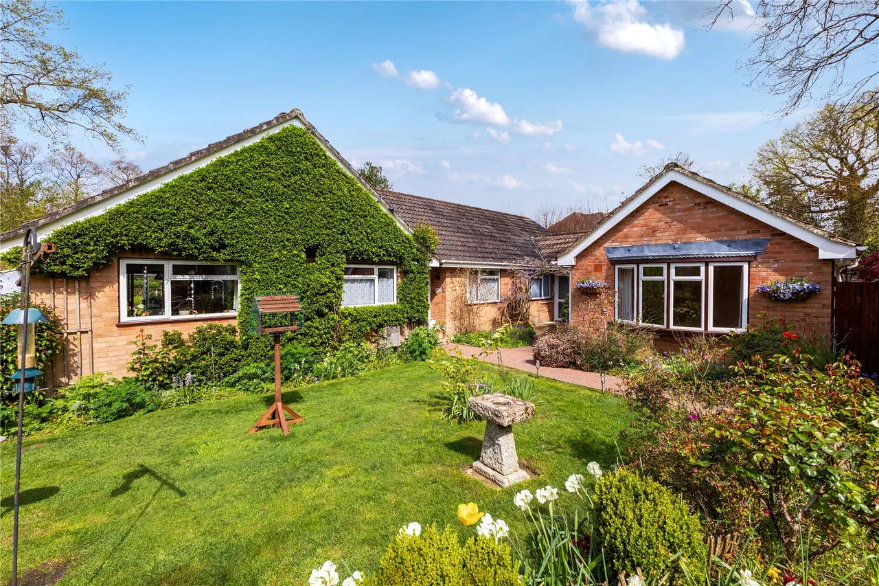 5 bed house for sale, Chapel Gardens, Lindford, GU35
