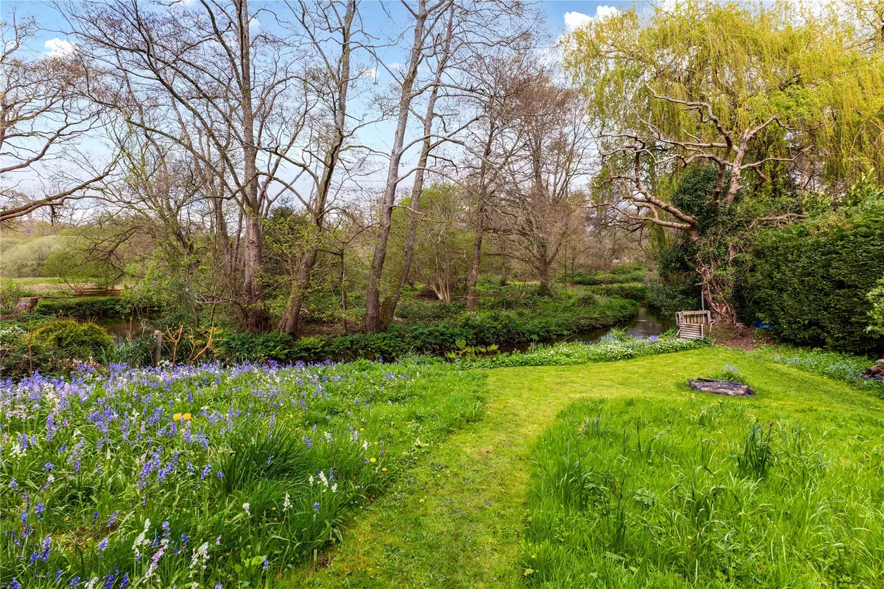 Chapel Gardens, Lindford, GU35, photo 2