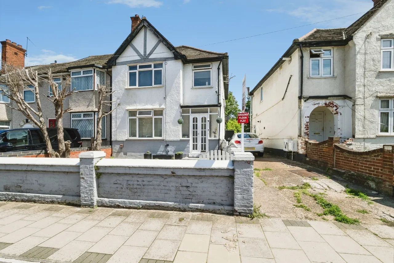2 bed flat for sale — Ballards Road, DAGENHAM, Essex, RM10