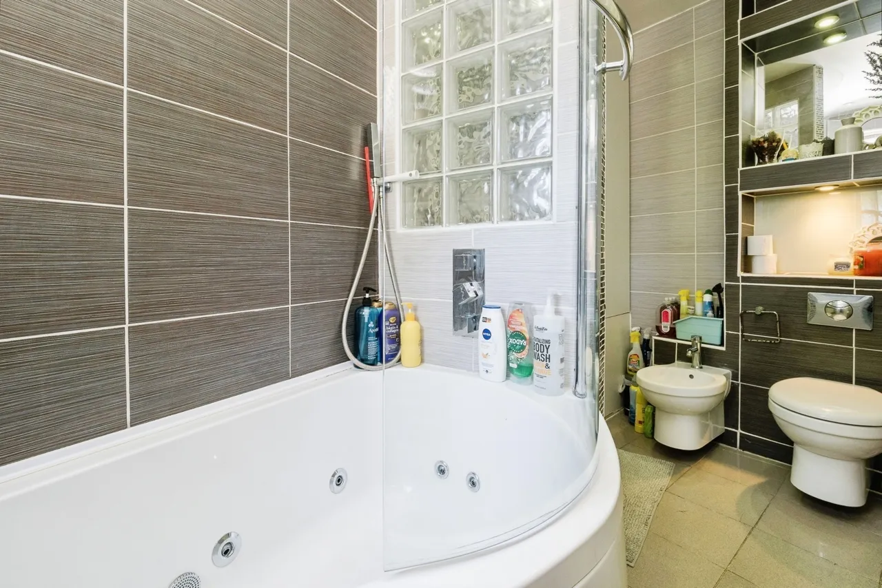 Ballards Road, DAGENHAM, Essex, RM10, photo 11
