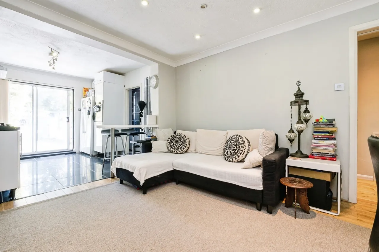 Ballards Road, DAGENHAM, Essex, RM10, photo 2