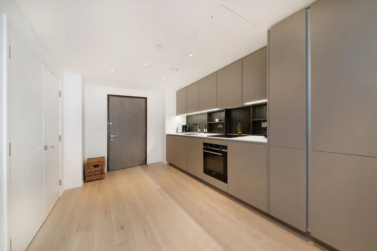 York Place, London, SW11, photo 14