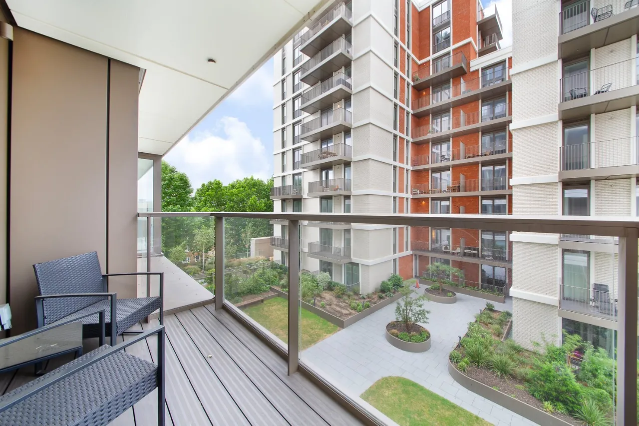 York Place, London, SW11, photo 3