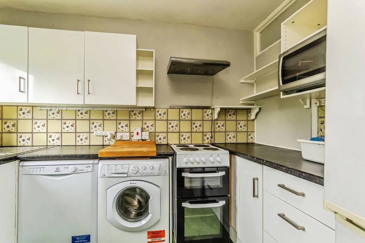 Liskeard Lodge, Tupwood Lane, Caterham, Surrey, CR3, photo 18