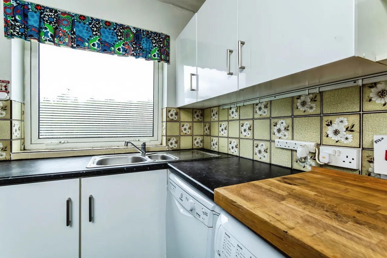 Liskeard Lodge, Tupwood Lane, Caterham, Surrey, CR3, photo 8