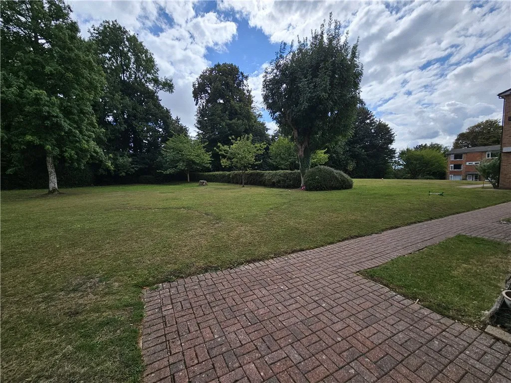 Liskeard Lodge, Tupwood Lane, Caterham, Surrey, CR3, photo 6
