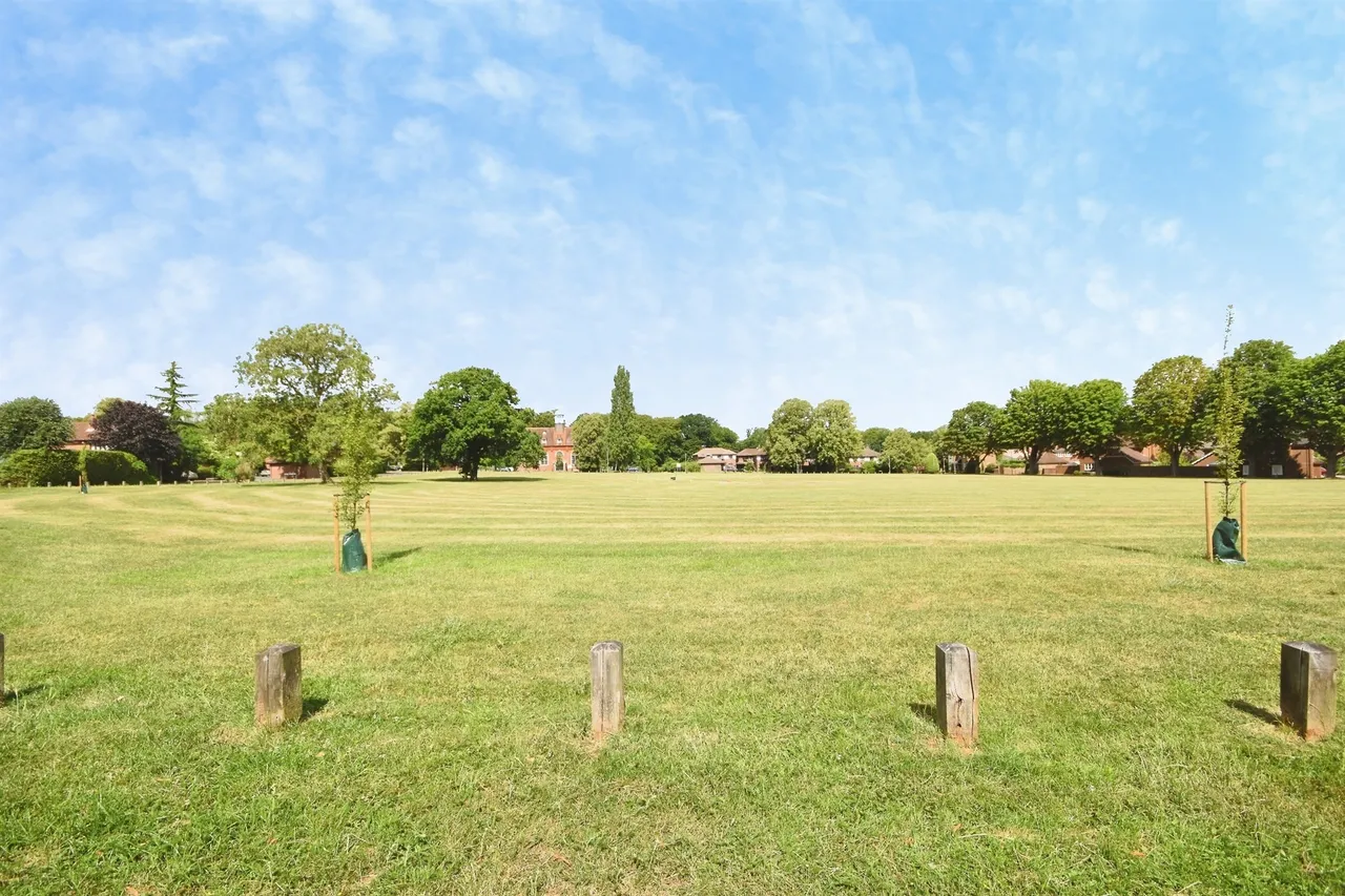 Bradwell Green, Hutton, CM13, photo 11