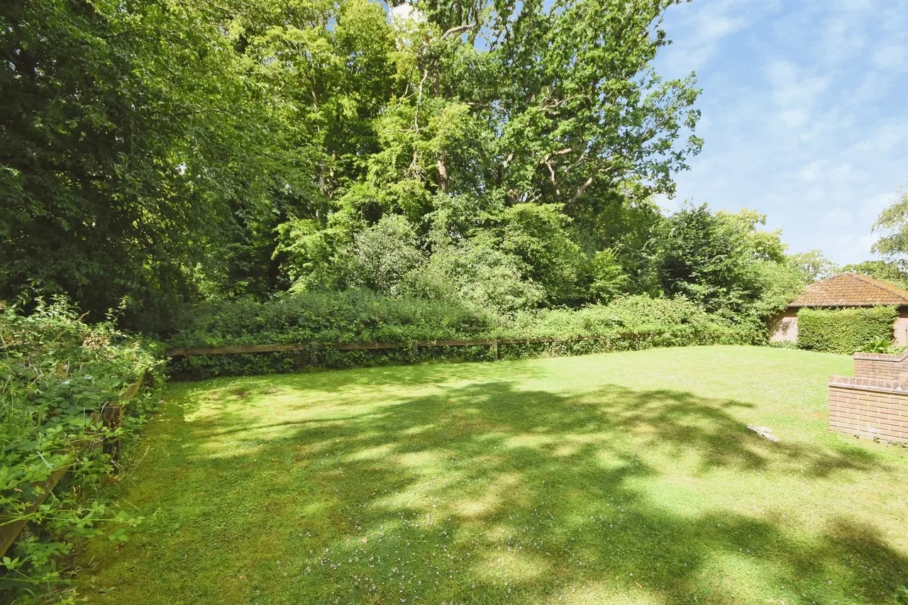 Bradwell Green, Hutton, CM13, photo 10