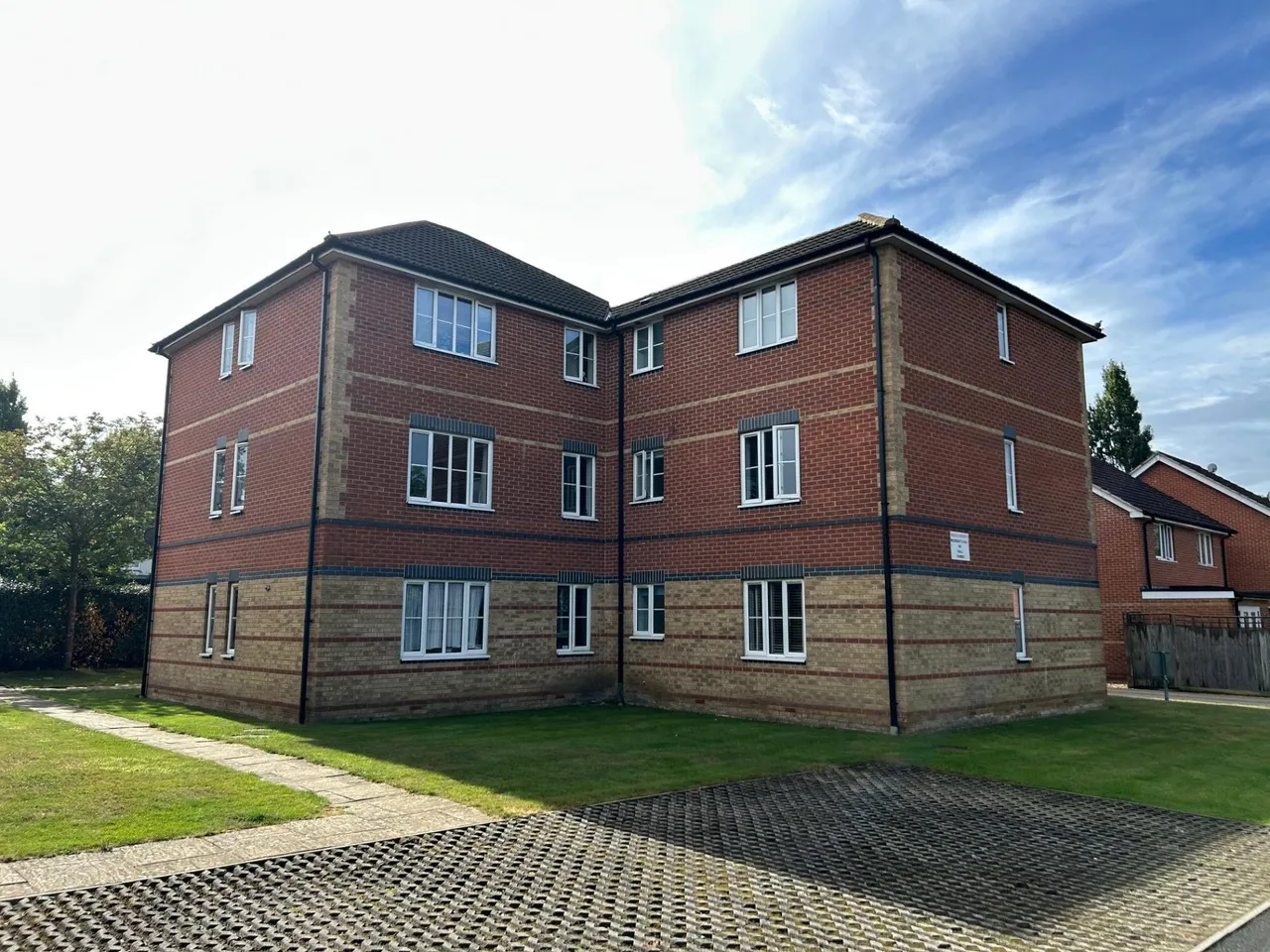 2 bed flat for sale, Coronation Road, Waterlooville, PO7
