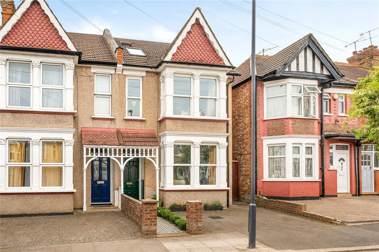 4 bed house for sale, Hide Road, Harrow, HA1