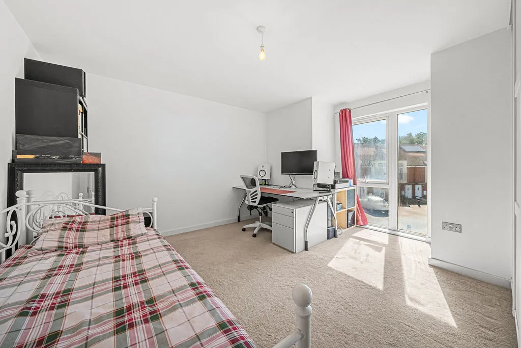 Howden Drive, Row Town KT15 1EA, photo 9