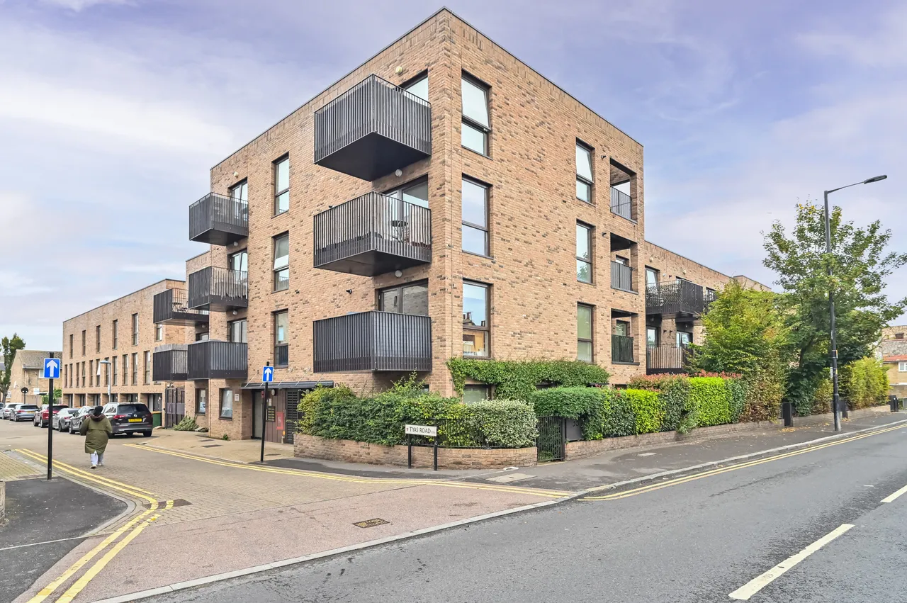 1 bed flat for sale, London, E16