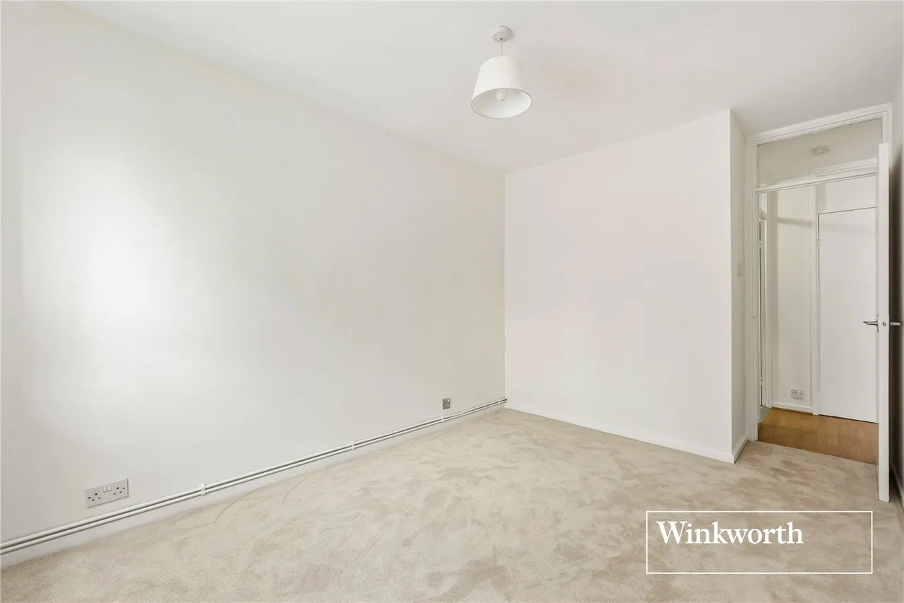 Holden Road, Woodside Park, London, N12, photo 2