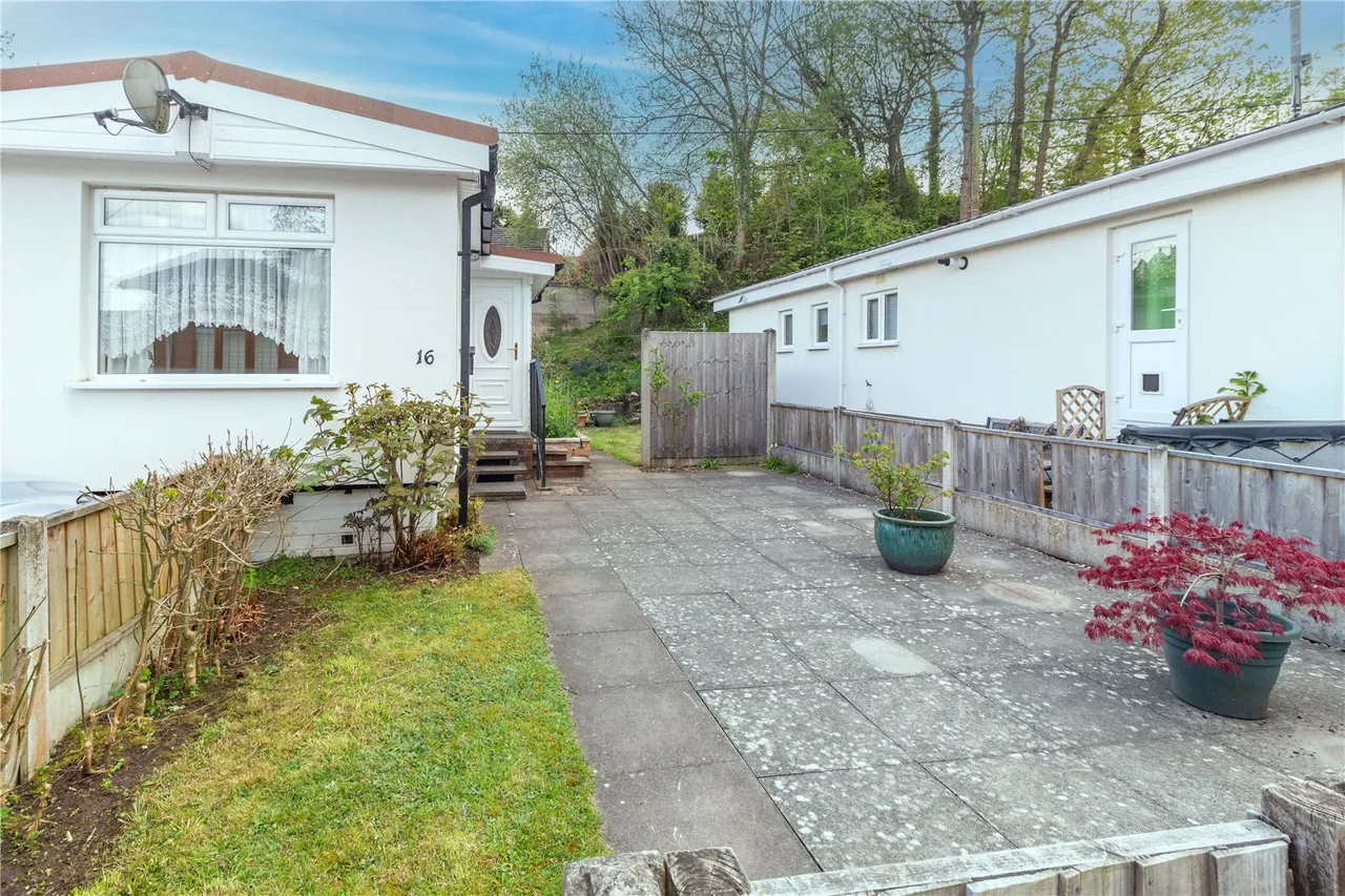 The Glen, Linthurst Newtown, Blackwell, Bromsgrove, B60 1BX, photo 14