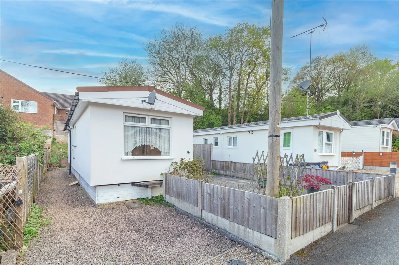 The Glen, Linthurst Newtown, Blackwell, Bromsgrove, B60 1BX, photo 15