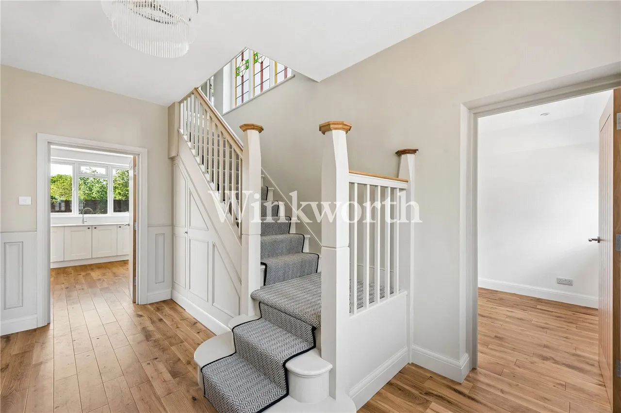 Powys Lane, London, N13, photo 8