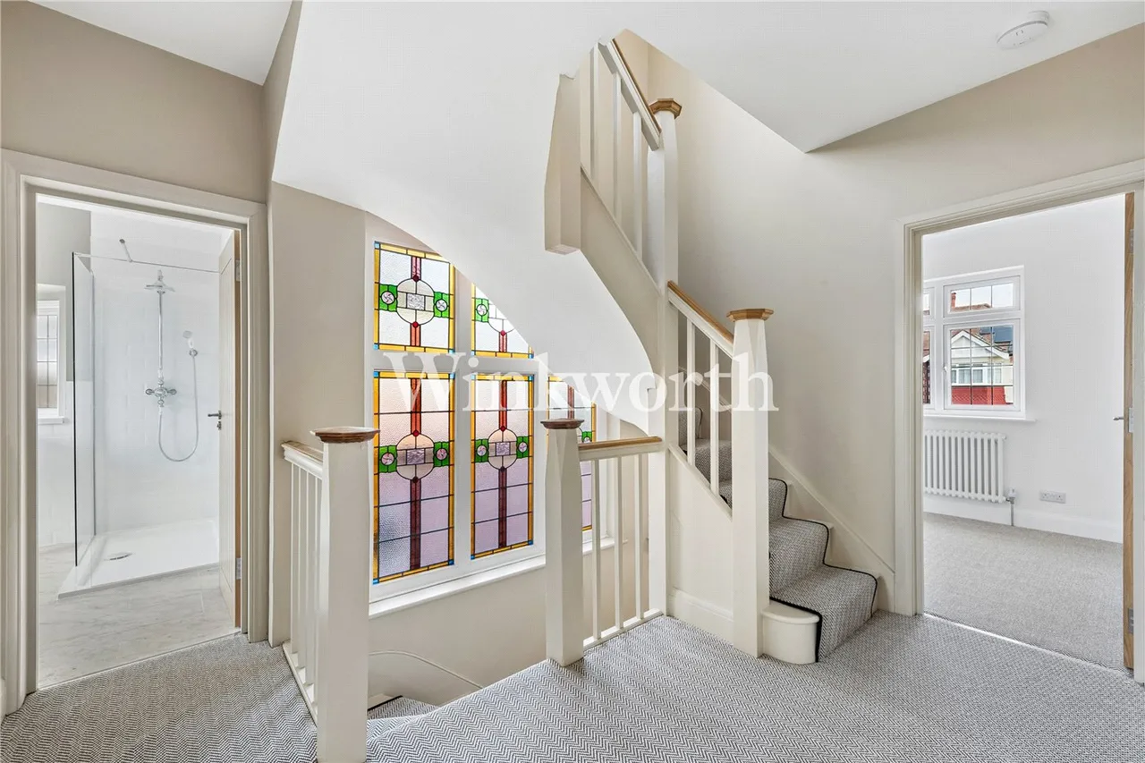 Powys Lane, London, N13, photo 11