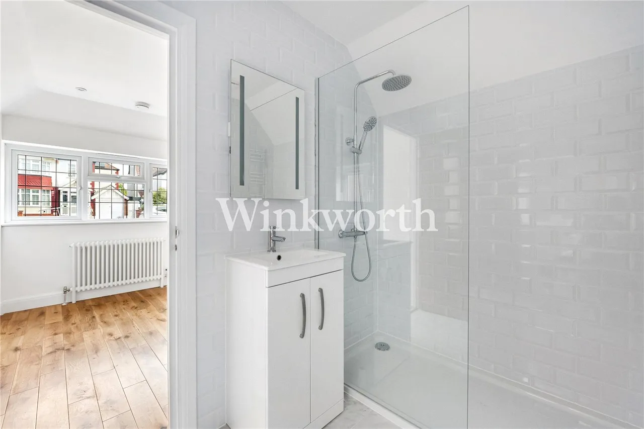 Powys Lane, London, N13, photo 10