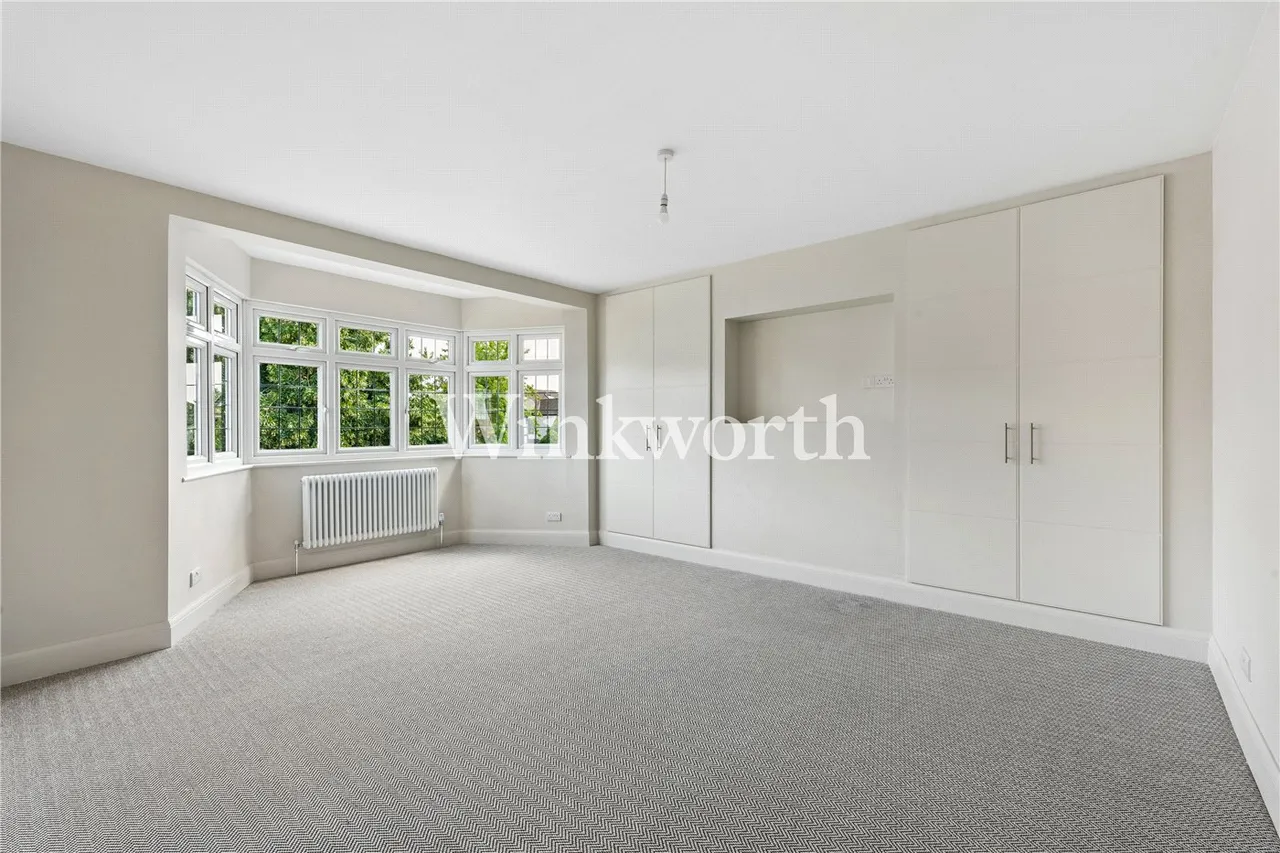 Powys Lane, London, N13, photo 12