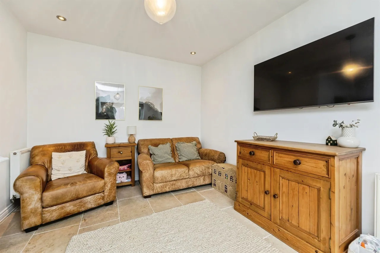 Barnsley Road, Brierley, S72, photo 8