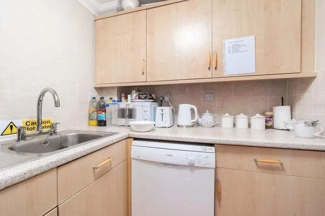 Guildford Road, Lightwater, GU18, photo 14