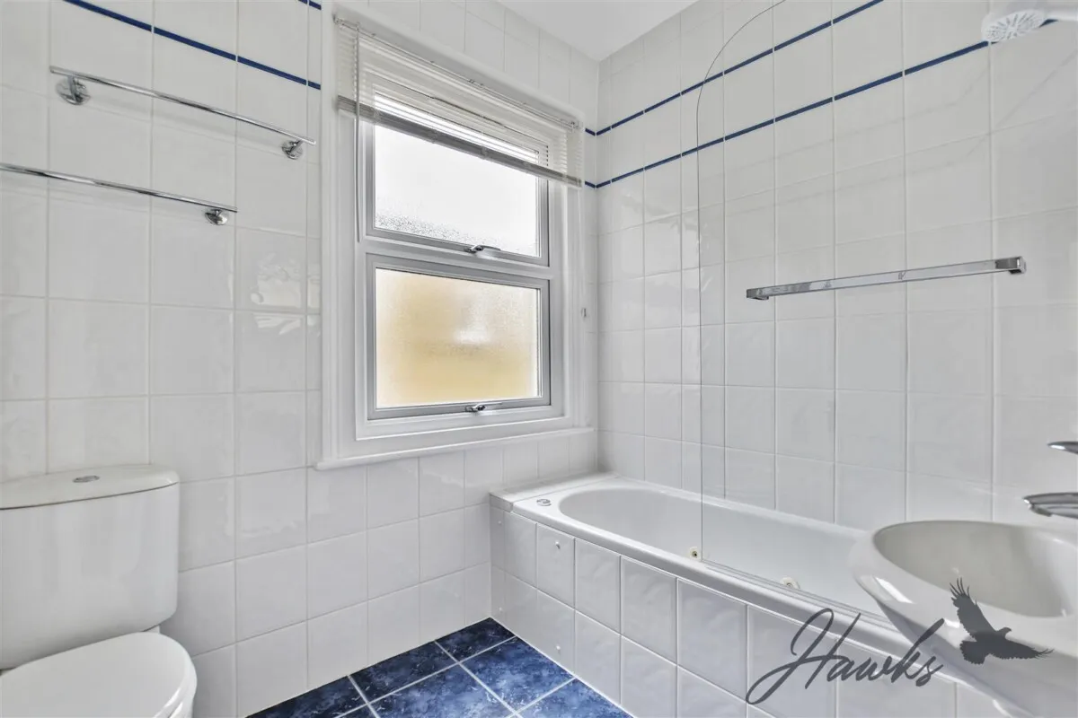 Mafeking Avenue, Brentford, TW8, photo 8