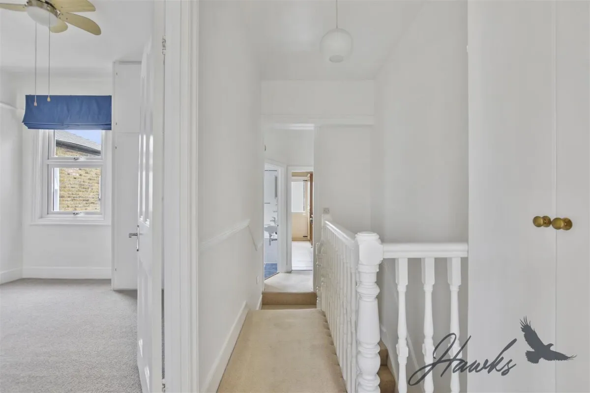 Mafeking Avenue, Brentford, TW8, photo 7