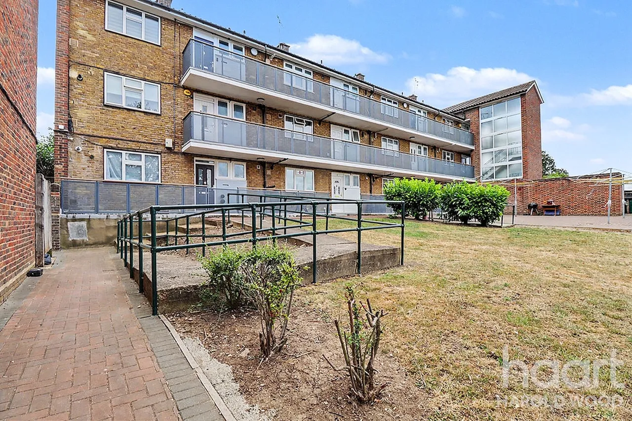 Trowbridge Road, Harold Hill, RM3, photo 14