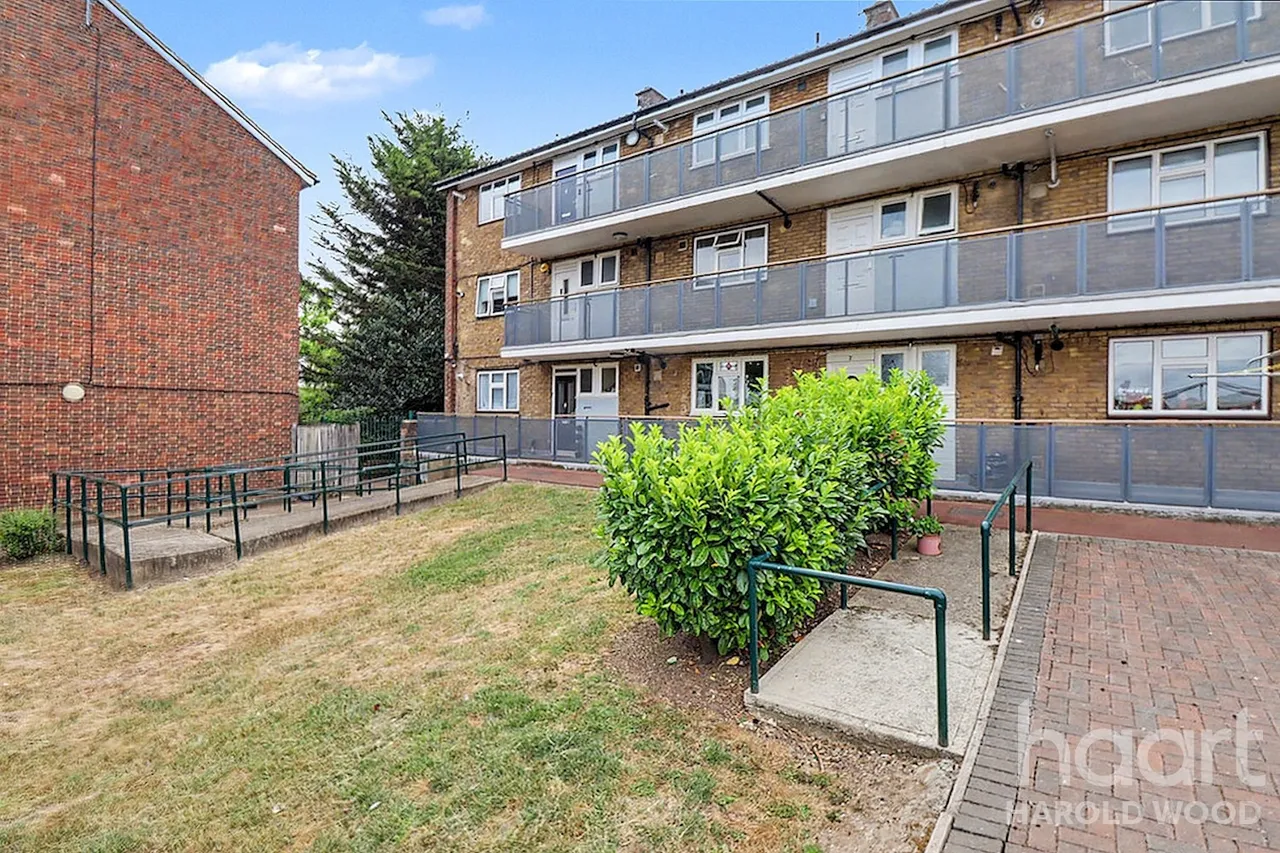 Trowbridge Road, Harold Hill, RM3, photo 13