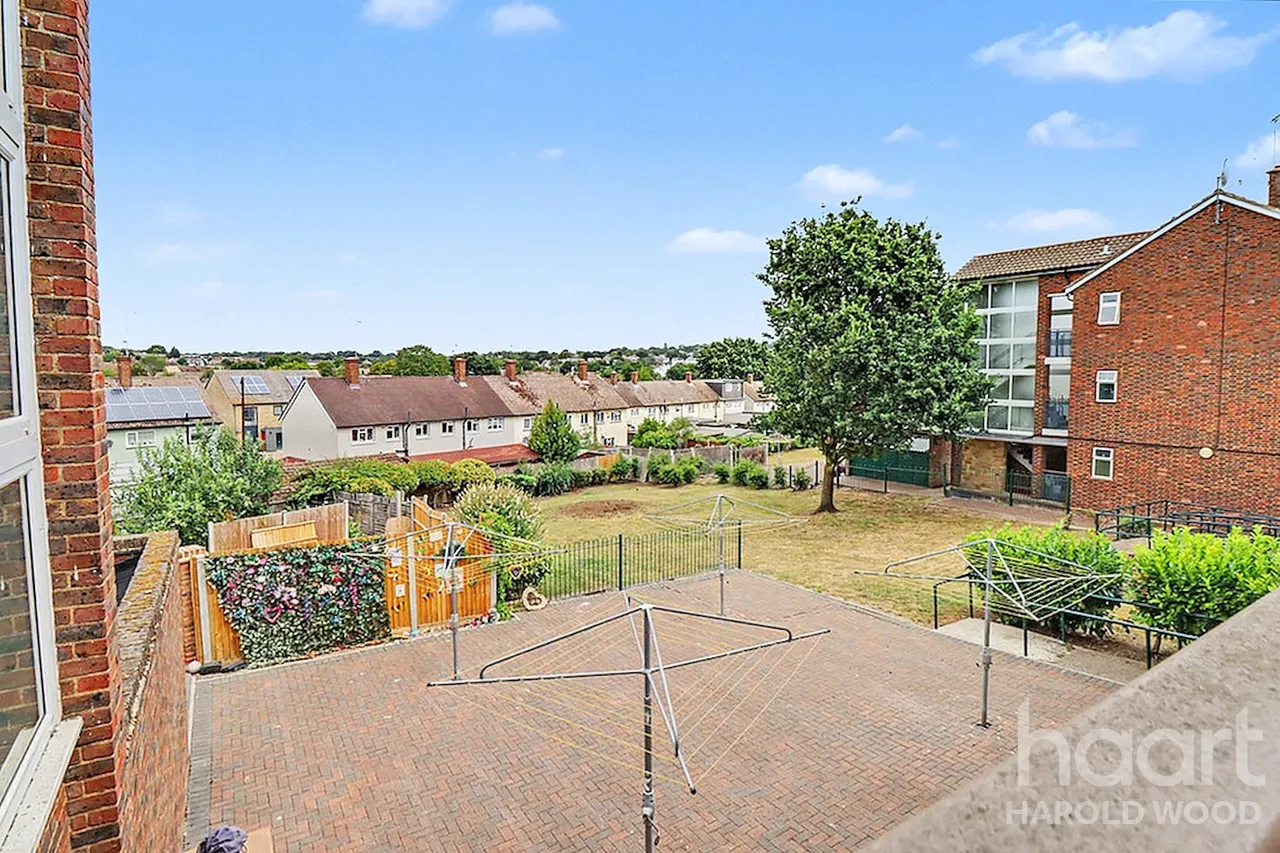 Trowbridge Road, Harold Hill, RM3, photo 12