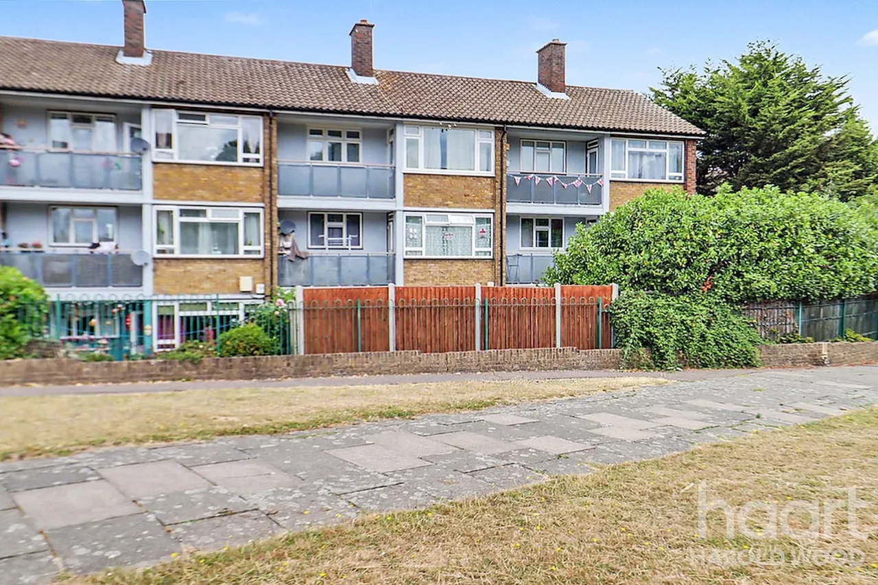 Trowbridge Road, Harold Hill, RM3, photo 16
