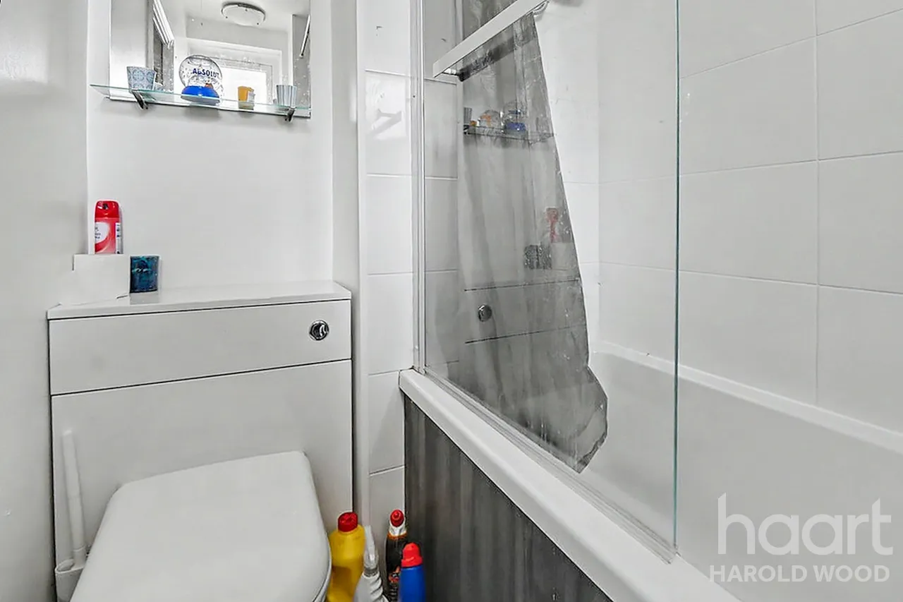 Trowbridge Road, Harold Hill, RM3, photo 10
