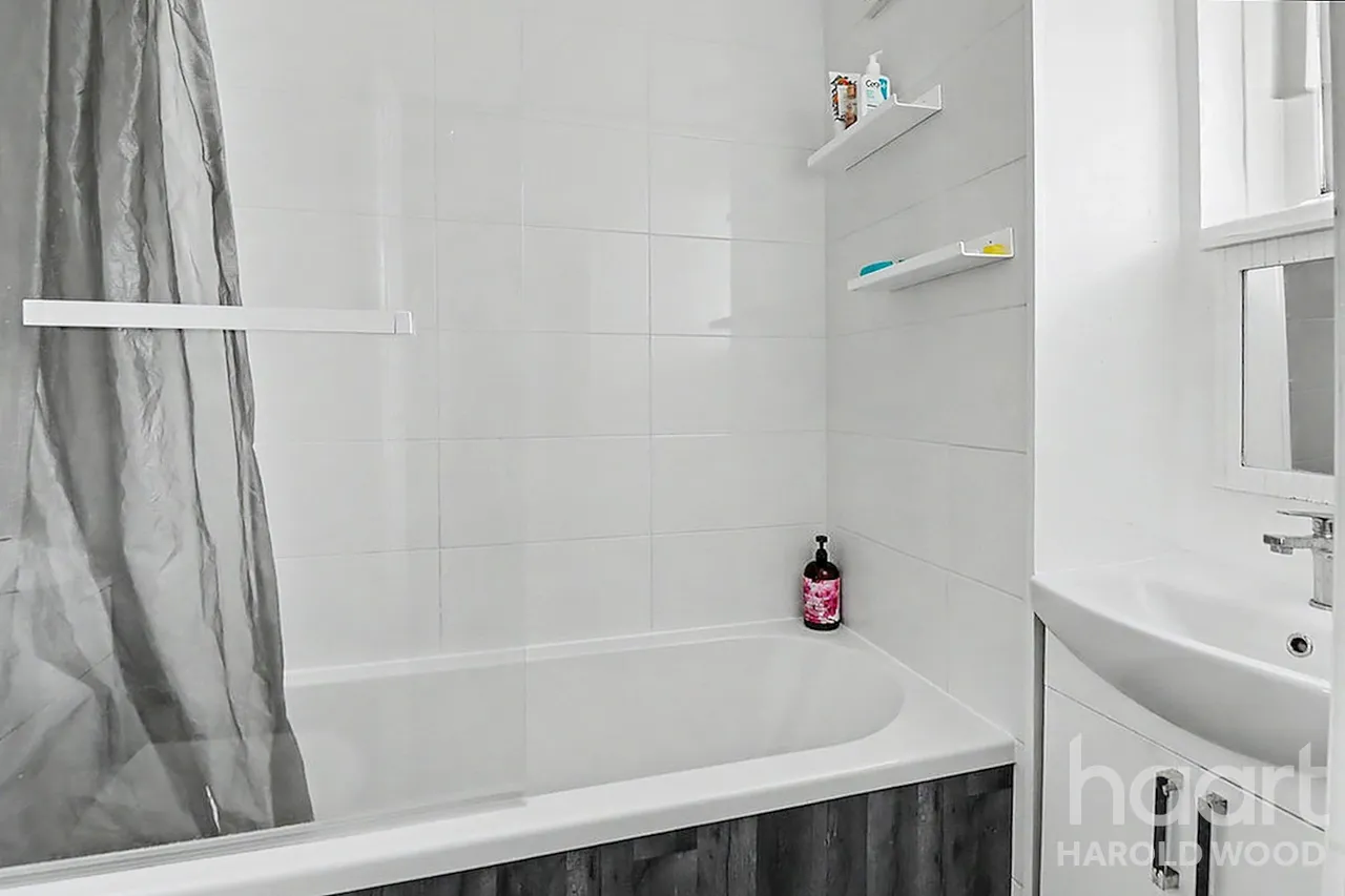Trowbridge Road, Harold Hill, RM3, photo 8