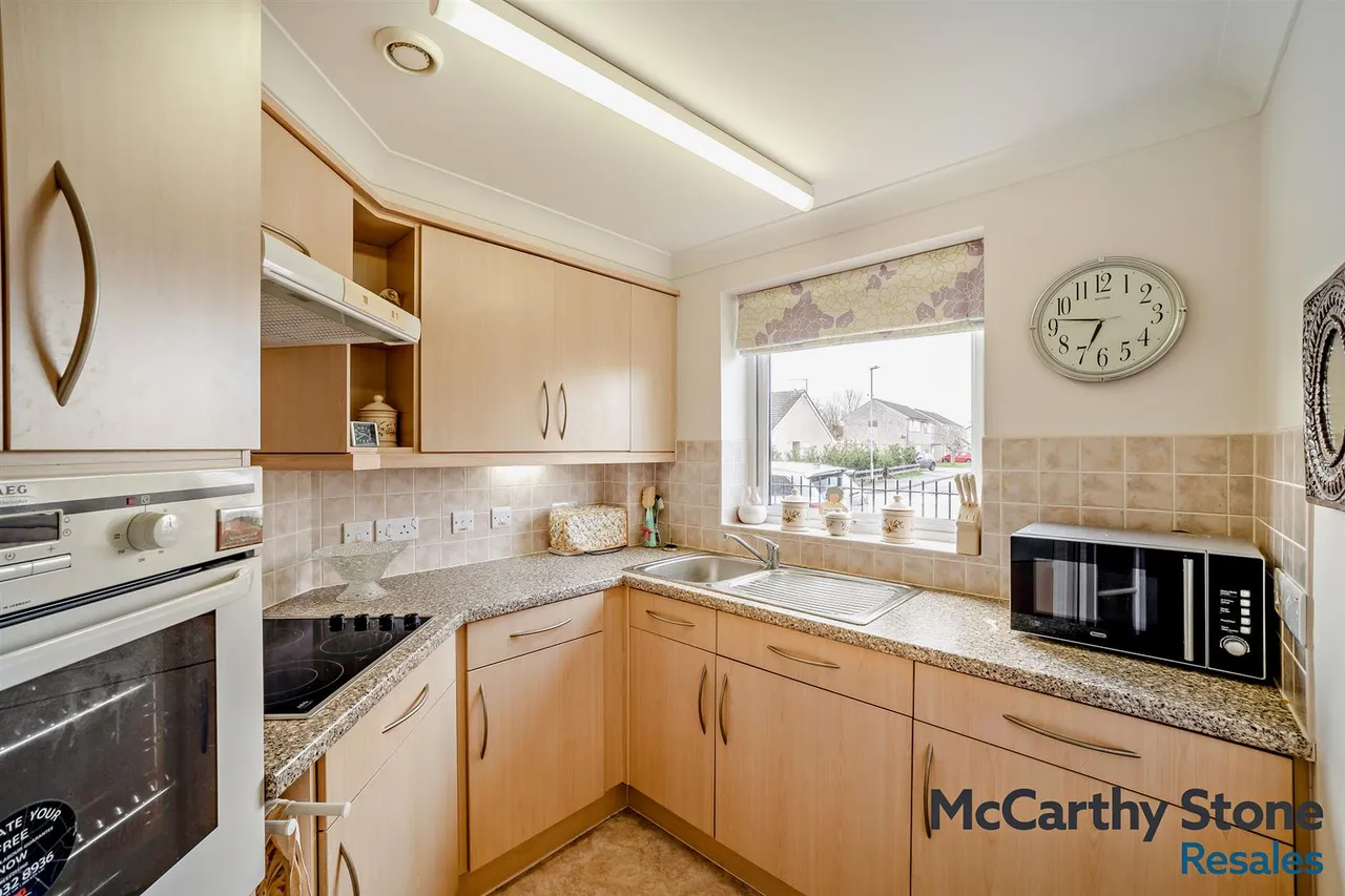 Station Road, Worle, BS22, photo 4