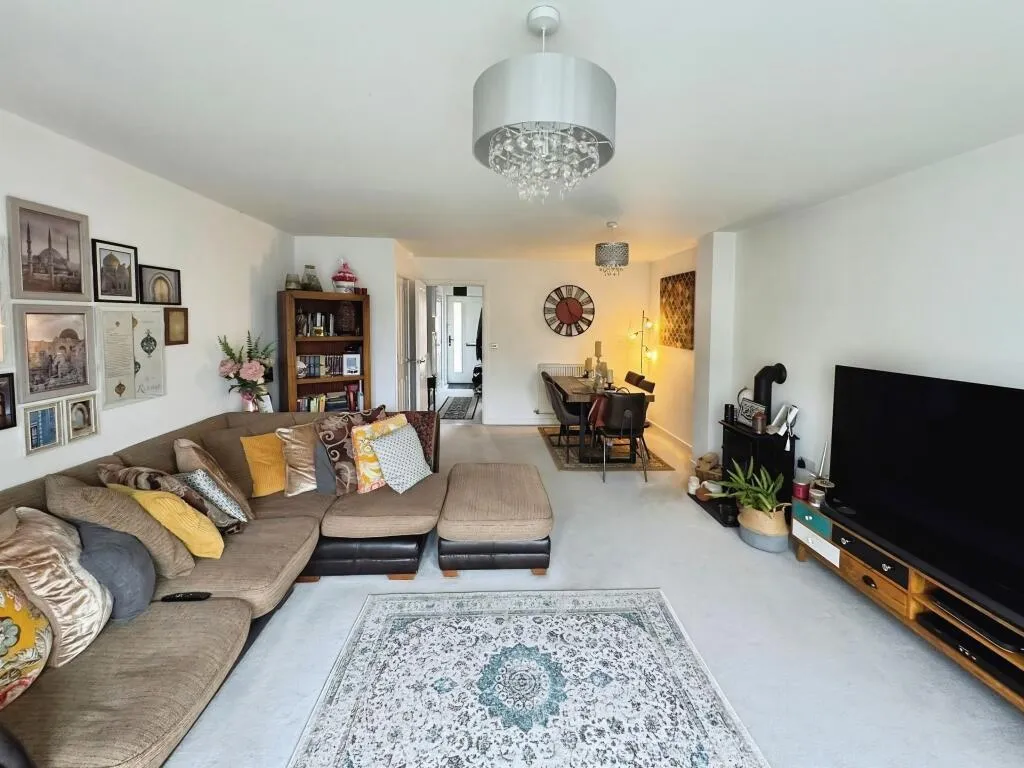 4 bed property to rent, Anderson Drive, Peterborough, PE3