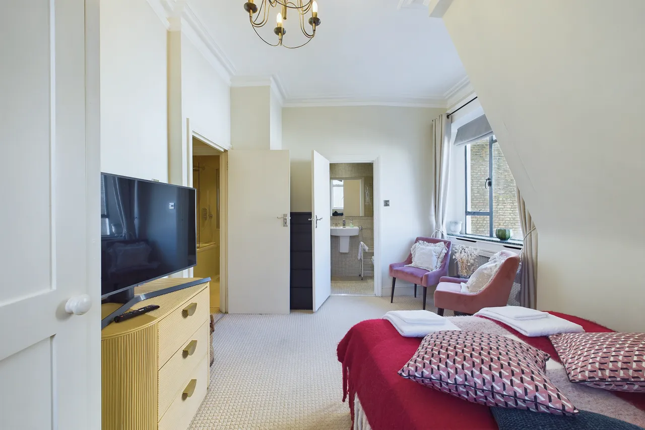 Buckingham Court, Buckingham Gate, SW1, photo 13