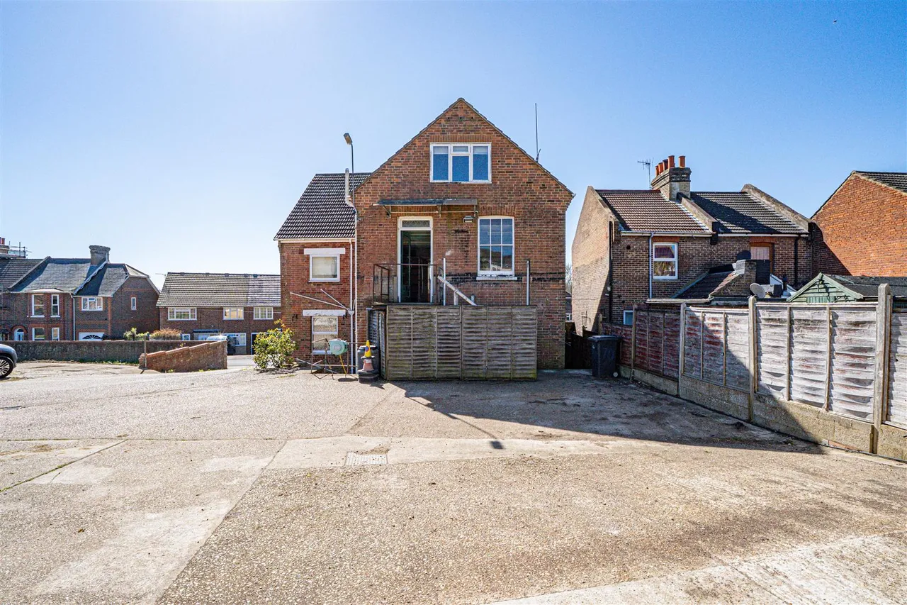 Hollington Old Lane, St Leonards-On-Sea, photo 18