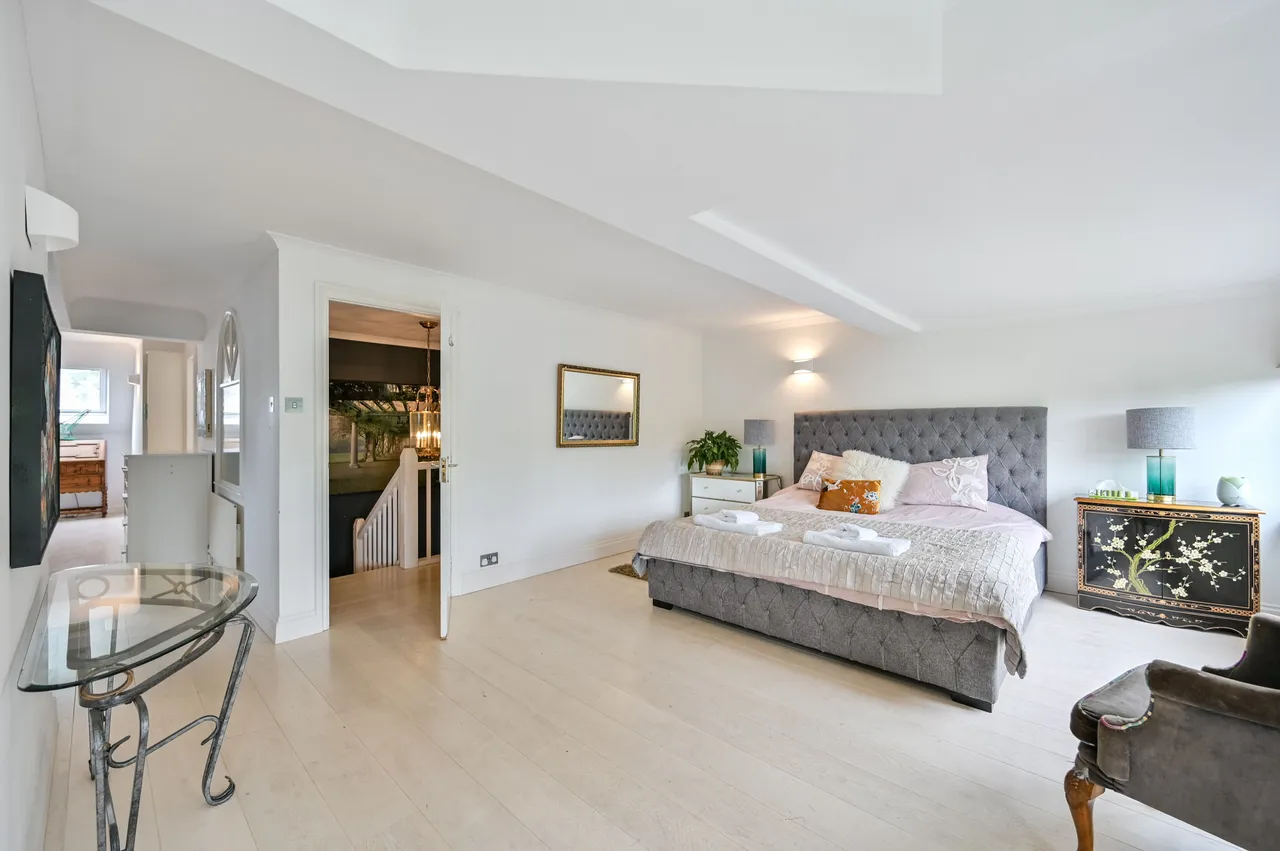 Shadybrook, Beeches Drive, Slough, photo 12