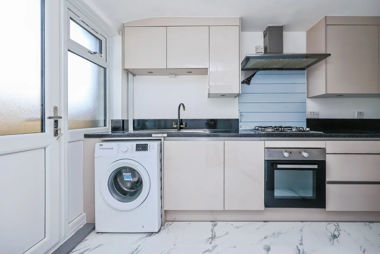 Midhurst Way, Clifton, Nottingham, NG11, photo 5